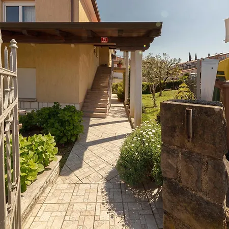 Mojca - Quiet With Seaview Apartment Koper