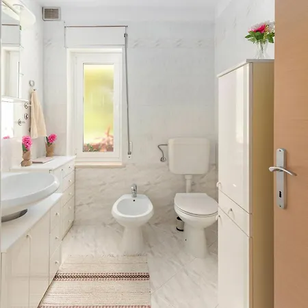 Mojca - Quiet With Seaview Apartamento