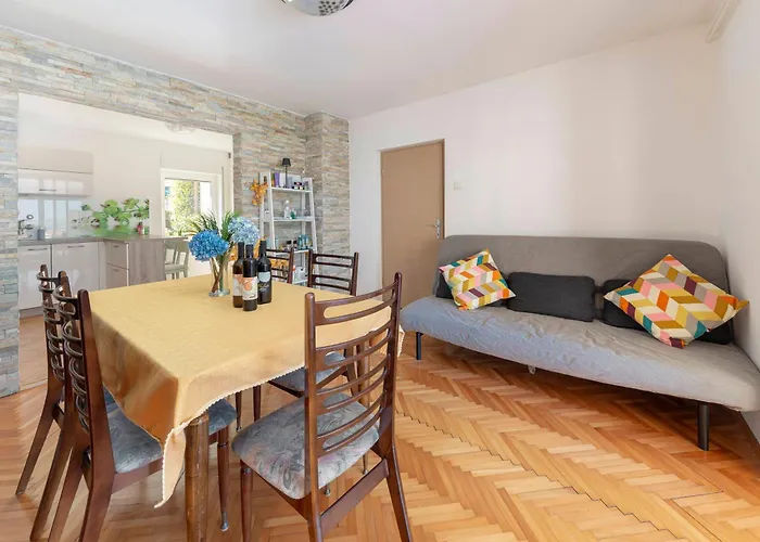 Mojca - Quiet With Seaview Κόπερ